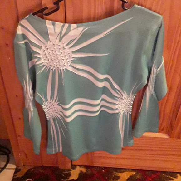 Top - Picture 2 of 2